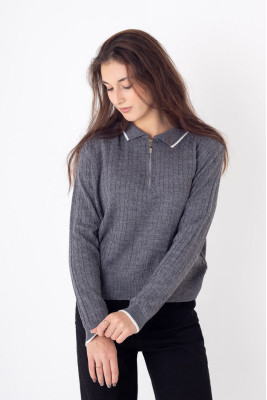 Светр жіночий